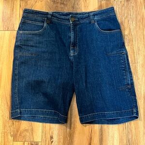 Woolrich Women’s Blue Denim Shorts Size 12 Side Zip Pocket 9” Length EUC
